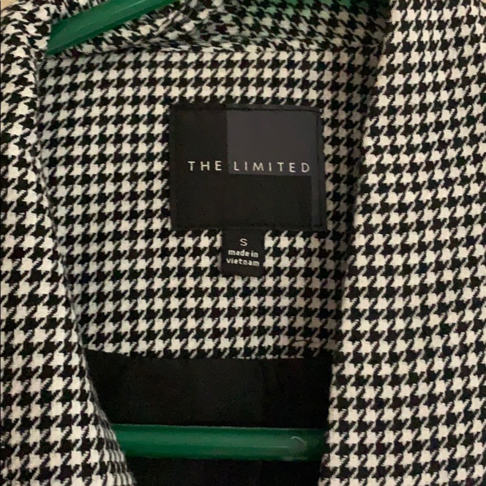 Limited size small jacket. - Picture 2 of 5